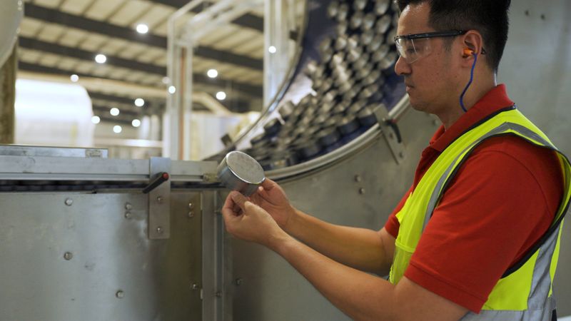 Gemeinsam schauten Henkel und Royal Can sehr detailliert auf alle Prozesse und setzten die Maßnahmen Schritt für Schritt um. (Bild: Henkel)