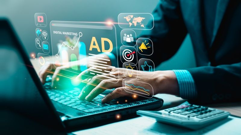 Commerce Advertising(Bild:  Sutthiphong/AdobeStock)