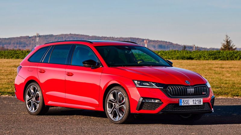 Neben auf Sparsamkeit optimierten Benzinern und Diesel im Leistungsband zwischen 81 kW/110 PS und 110 kW/150 PS, einer Erdgasvariante mit 96 kW/130 PS (G-Tec) ist auch eine Plug-in-Version mit 150 kW/204 PS (iV) erhältlich. (Skoda)