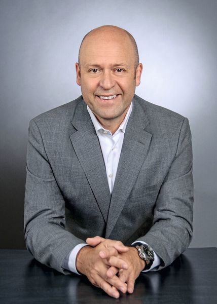 Sven Wenig: „Diese Aktuatoren haben die gleiche Form und die gleiche Größenbezeichnung wie beispielsweise die Pneumatikzylinder. Damit erleichtern wir den Switch von Pneumatik und Hydraulik hin zu elektromechanischen Zylindern.“ (SKF)