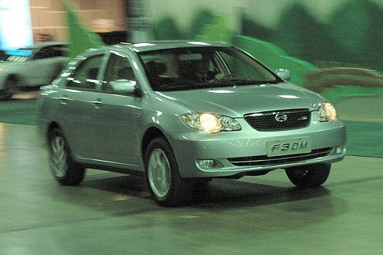 Ein Elektro- und ein Verbrennungsmotor mit jeweils 68 PS sorgen im F3 DM für gute Fahrleistungen. (Archiv: Vogel Business Media)