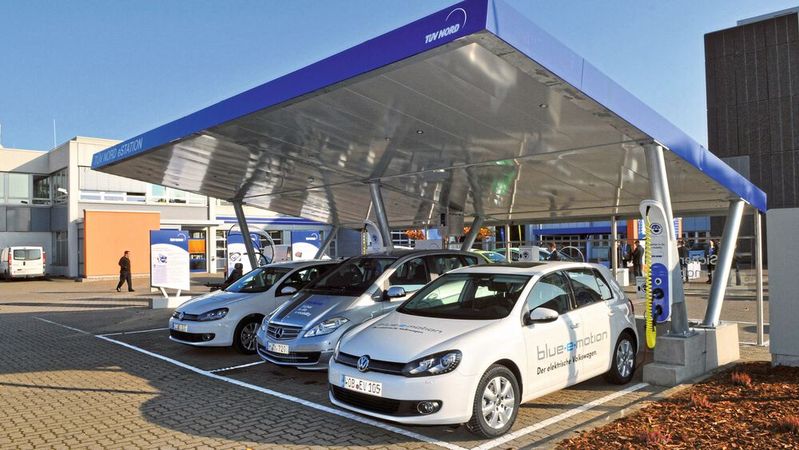 In Deutschland lag der Marktanteil von BEVs und PHEVs im ersten Halbjahr bei 23 Prozent. In Deutschland lag der Marktanteil von BEVs und PHEVs im ersten Halbjahr bei 23 Prozent.