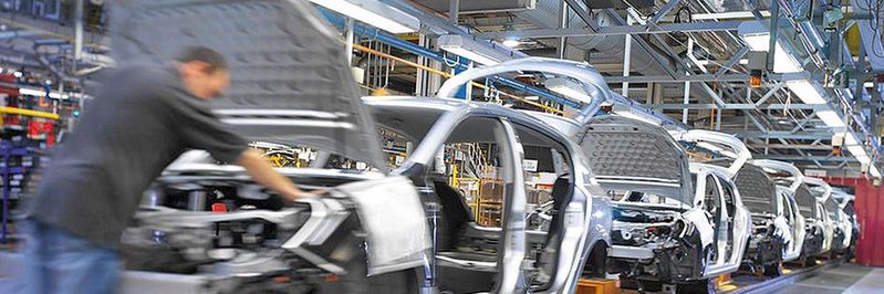 RFID ist  eine Schlüsseltechnologie, um zum Beispiel in der Automobilindustrie die zunehmend globalisierten Warenströme und komplexen Lieferketten sowie die umfassende Warenverfolgung von der Produktion bis zur Entsorgung zu steuern.(Bild:  Feig Electronic)