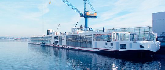 Die Meyer-Gruppe respektive die Neptun-Werft kann sich über einen Großauftrag der Reederei Viking freuen, bei dem es um den Bau von weiteren neun Flusskreuzfahrt-Schiffen geht. Acht davon werden zur Longship-Serie (Bild) gehören.(Bild:  Neptun-Werft)