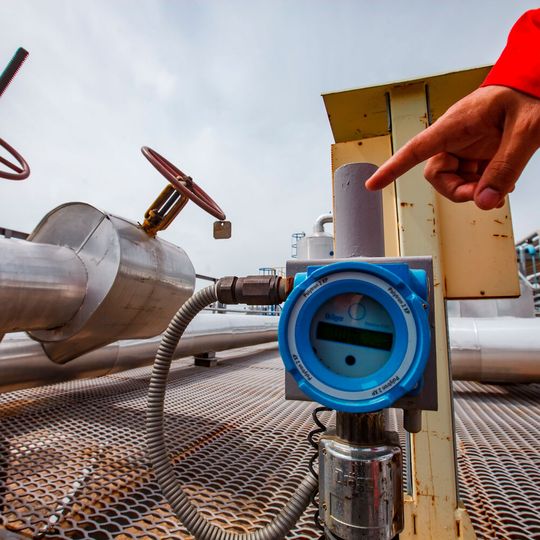 Gasanalysator an einer Pipeline(Bild:  Alexey Rezvykh - stock.adobe.com)