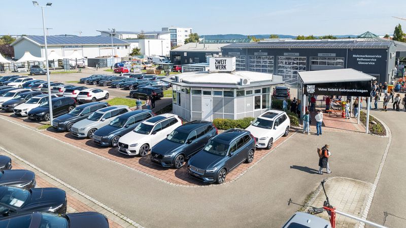 Das Grundstück liegt direkt neben dem Betrieb des freien Autohauses Schrödl. (Bild: Wolfgang Lackner)