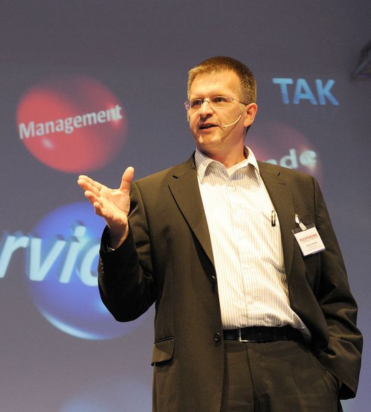 Wie der Service im Jahr 2015 aussieht und wie Kfz-Betriebe den anstehenden Herausforderungen begegnen können war das Thema des Vortrags von Georg hensch, Result Networks GmbH. (Archiv: Vogel Business Media)