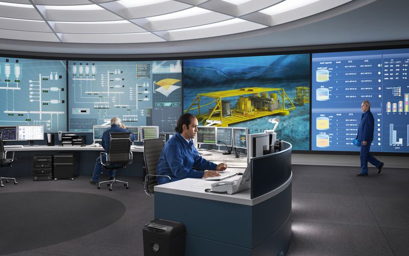 Das Bild zeigt den Kontrollraum mit den Servicemitarbeitern, die die Funktionen der Unterwasser-Ausrüstung überwachen. (Bild: Siemens)