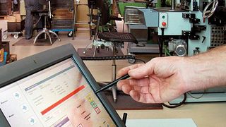 Wenn die Softwareexperten frühzeitig in die Entwicklung neuer Maschinen und Anlagen einbezogen werden, wird der Aufwand reduziert und die Kosten sind kalkulierbar.  (Bild: IT Engineering)