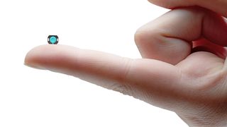 Two-component component for hearing aids: The highest level of injection molding precision is essential for accurate sound reproduction. (Bild: Starlim)