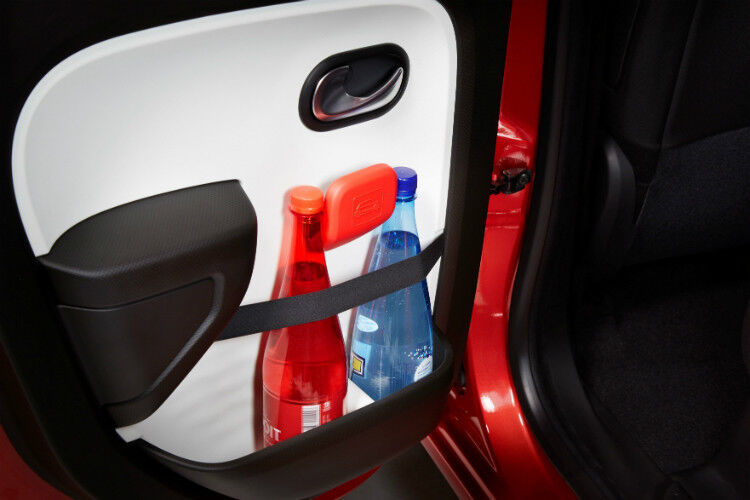 Für den großen Durst: Die Türinnenverkleidung bietet auch Flaschen ausreichend Platz. (Foto: Renault)
