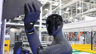 Unser Leserliebling des Monats Juli: Bei BMW sortieren humanoide Roboter Bauteile. (Bild: BMW)