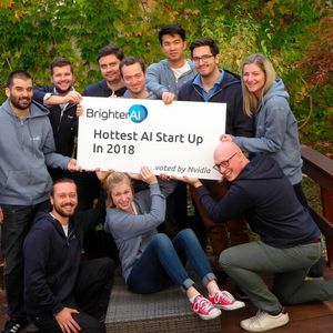 Sie sind das erste Start-up aus dem Inkubator des Elektronikspezialisten Hella: Brighter AI. Ihre Software soll personenbezogene Bildinformationen erkennen und durch künstlich generierte Ersatzdaten anonymisieren – und dafür eine Grundlage für automatisierte Fahrzeuge und V-2-X-Kommunikation schaffen. 