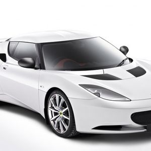 Zwei neue Varianten des Lotus Evora feiern Premiere in Paris.