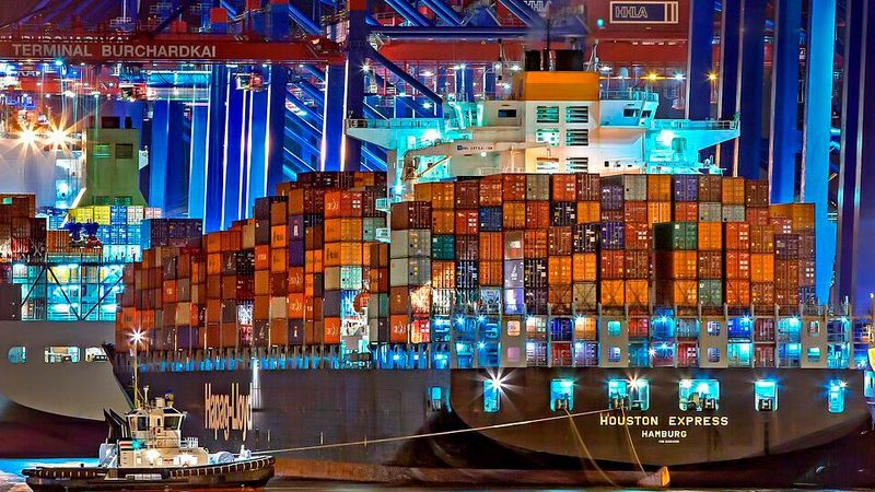 Die Landstromanlagen sollen an den Containerterminals Tollerort und Burchardkai entstehen.(Bild:  pixabay)