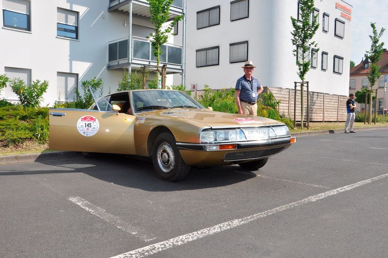 39 Zurück zu den Oldtimern, etwa diesen seltenen Citroën SM aus dem Jahr 1973. Er wurde gebaut, als Maserati zu Citroën gehörte, und wird deshalb von einem Maserati-Motor angetrieben. (Grimm)