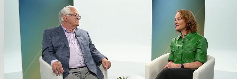 Firmenmitgründer Hasso Plattner im Gespräch mit der Marketing-Chefin Julia White.(Bild:  Müller)