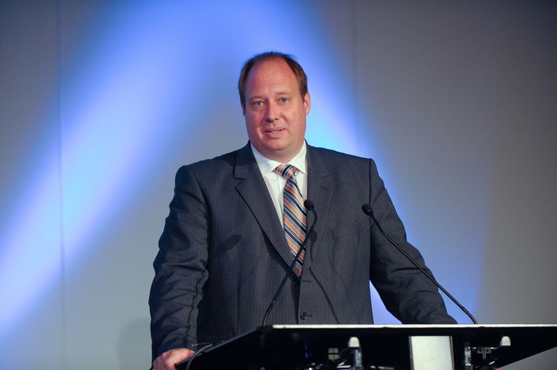 Dr. Helge Braun, Parlamentarischer Staatssekretär bei der Bundesministerin für Bildung und Forschung erklärt, dass die personalisierte Medizin zu den großen Prioritäten seines Ministeriums zählt (Bild: Kölnmesse)