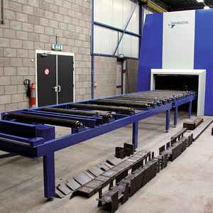 Das CCS Schneidsystem schneidet Profile automatisch exakt und passgenau. Für den folgenden Schweißprozess bedeutet das eine erhebliche Zeit- und Kostenersparnis. 