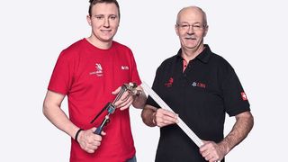 Rémy Mornod, meilleur suisse de sa branche, et son préparateur Philippe Renevey avant les WorldSkills 2019 de Kazan. (Metaltec)