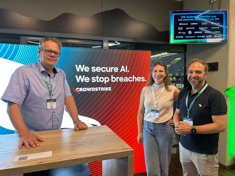 Bei Crowdstrike mit (v. l.) Philip Goerdt (Concentrade), Nadja Nick (Crowdstrike) und Maik Struckmeier (Digit Solutions) (Bild: Vogel IT-Medien)