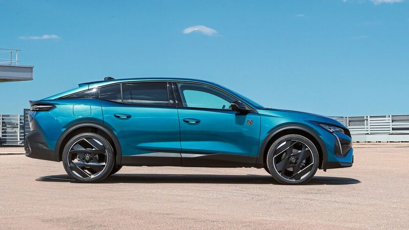 Der Peugeot 408 ist 4,70 Meter lang. (Bild: Peugeot)