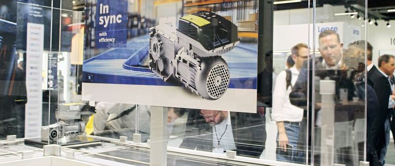 Lenze zeigt Neuheiten aus der Antriebstechnik, die die Effizienz und Produktivität von Maschinenherstellern steigern können.(Bild:  Lenze)