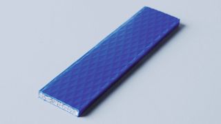 Faserverbund-Profil, ummantelt mit Polypropylen und einer eingeprägten Design-Struktur  (Bild: Frederike Aiello)