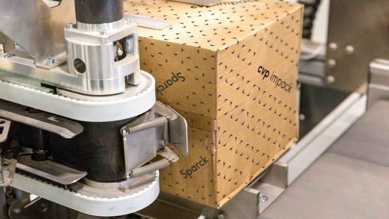 Die Lösungen von Sparck Technologies verpacken automatisiert und passgenau, bei Bedarf mit einem individuellen Branding auf dem Paket.(Bild:  Sparck Technologies)