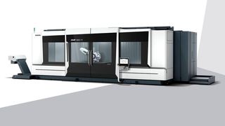 Das Quartett der weltweit größten Zerspanungsmaschinen macht die Fahrständerfräsmaschine DMF 600/11 von DMG Mori vollständig. Rund 6.000 Millimeter misst etwa ihr Verfahrweg in X-Richtung. (Bild: DMG Mori)