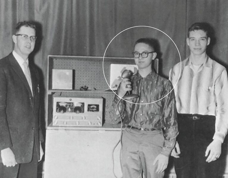 1960: Ron Stordahl (im Kreis) ist Präsident des 'Radio Club at Lincoln High School'. (Digi-Key)