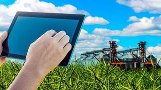 Um bei der Futtermittelherstellung Energie zu sparen, bietet sich der Einsatz eines Energiemanagementsystems an. (Andrei Dubadzel@Shutterstock.com)