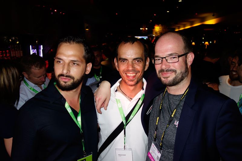 (v. l.) Aaron Licht, technikPR, Michael Schmid, Cherry, und  Michael Alber, Cooler Master. (Bild: IT-BUSINESS)