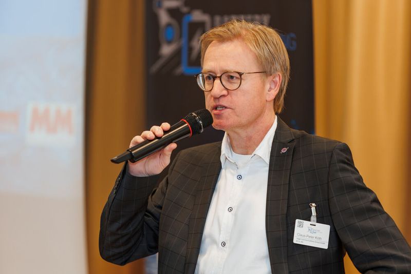 Durch das Programm führten Claus-Peter Köth, Chefredakteur Automobil Industrie und ... (Bild: Eidens-Holl)