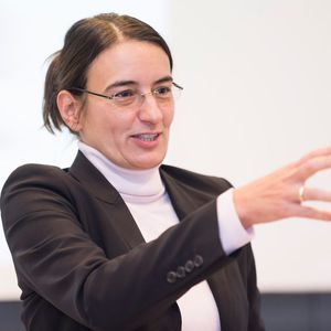 Gisela Lanza, Inhaberin des Lehrstuhls für Produktionssysteme und Qualitätsmanagement des Karlsruher Instituts für Technologie (KIT):  „Künftig werden Qualitätsdaten nicht mehr stichprobenartig, sondern zu 100 Prozent erfasst. Das verändert die Qualitätsregelung radikal.“