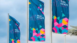 Wie die Deutsche Messe, der Veranstalter der Immobilienmesse Real Estate Arena, sagt, boomt das Event. Man hat bei der letzten Ausgabe im Mai diesen Jahres rund 40 Prozent Zuwachs erreicht. Nun will man der Erfolgsgeschichte mit weiteren Ideen ein neues Kapitel hinzufügen. (Bild: Deutsche Messe)