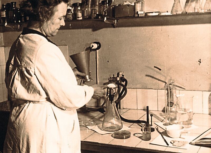 Dr. Adelaide Beling assumed leadership of the new bacteriological laboratory in 1945 and developed new fields of application for the company’s membrane filters. (Sartorius)