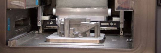 Renishaw uses the SLM powder bed process. It is the most common procedure. Renishaw uses the SLM powder bed process. It is the most common procedure.