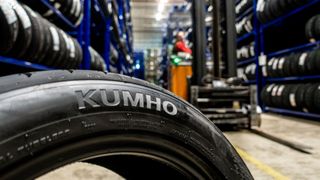 Kumho Tire will in der Erstausrüstung wachsen. Die Forderung nach nachhaltigen Reifen dürfte auch hier den Preis steigern. (Bild: Kumho Tire)