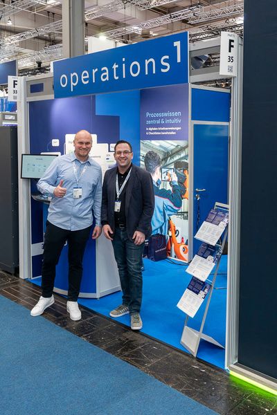 Operations 1 ist eine Cloud-Plattform von Cioplenu GmbH, die mitarbeitergeführte Produktionsprozesse unterstützt. Sie bietet eine Lösung für intuitive Werkerführung und Vernetzung in produzierenden Unternehmen, basierend auf digitalen Dokumenten wie Arbeitsanweisungen und Checklisten. Die modular aufgebaute Lösung soll in verschiedenen Bereichen wie Instandhaltung, Qualitätsprüfung, HSSE, Audits sowie Fertigungs- und Montagevorgängen eingesetzt werden können und umfasst Planungs-, Analyse- und Incident-Management-Funktionalitäten zur ganzheitlichen Unterstützung der operativen Mitarbeiter. (Bild: Vogel Communications Group)