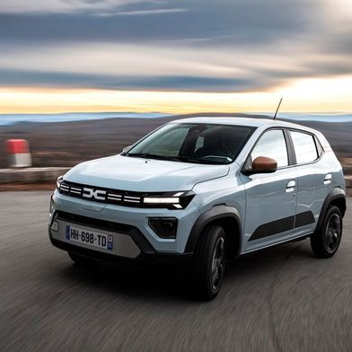 Mit nun 18.700 Euro bleibt der Dacia Spring das günstigste E-Auto in Deutschland. (Bild: Adrien Cortesi)