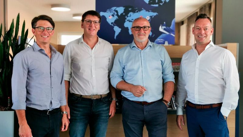 Von links: VCG-Geschäftsführer Matthias Bauer und Günter Schürger, Gerd Kielburger, Director International Business & Strategy der VCG sowie Eviom-Gründer und Geschäftsführer Nils Horstmann. 