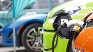 „So gut wie unverkäuflich“: Gebrauchte Elektroautos sind bei vielen Händlern Langsteher.  (Bild: KIT)