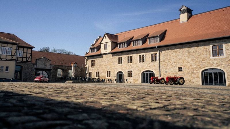 Der Glinicke-Campus ist im liebevoll sanierten Messinghof in Kassel angesiedelt. Ein Signal der Wertschätzung für die Entwicklung der Mitarbeitenden. (Bild: Jonas Blank)