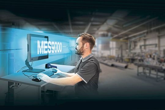 Industrie-PCs wie die neue Geräteserie von ADS-Tec MES9000 eignen sich für zahlreiche Applikationen im Umfeld von Maschinen und Anlagen.(Bild:  ADS-TEC Industrial IT / industrieblick - stock.adobe.com)