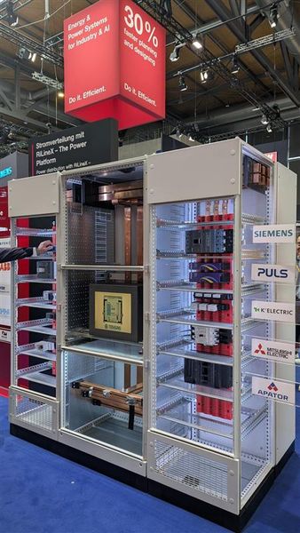 Rittal präsentiert das weltweit erste 60 mm Sammeltschienensystem Riline X. Das Versprechen: bis zu 75% schneller montieren und bis zu 30% schneller Systeme planen. (Bild: Sandra Häuslein/VCG)