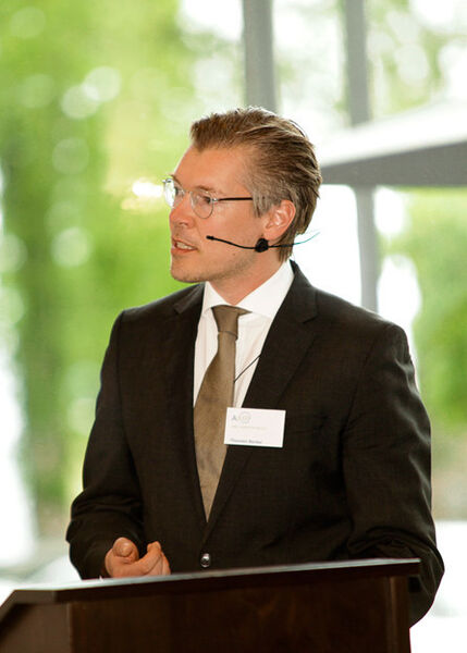 Thorsten Becker (Management Angels GmbH) präsentiert Ergebnisse der Studie. (Bild: AIMP)