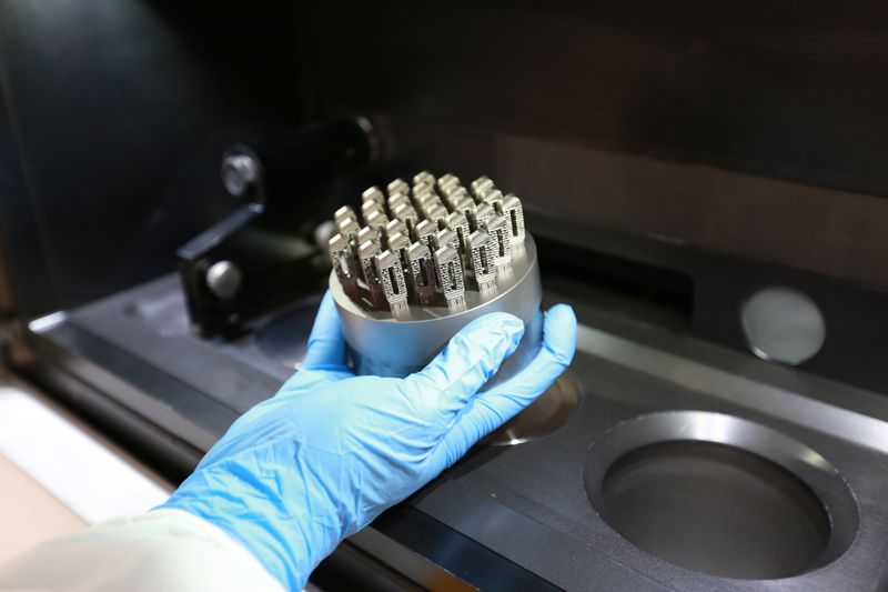 Direkt aus der Anlage: Die additiv gefertigten Bauteile auf der Bauplattform. (Bild: M4M Additive Manufacturing)