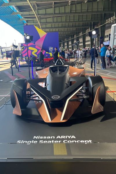 Nissan zeigte in der „Fan Area“ außerdem das „Ariya Single Seater Concept“. (Bild: Simon – »kfz-betrieb«)