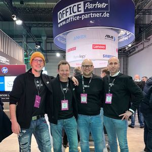 Das Office Partner Management Team (v. l.) Sven Osterholt, Peter Pölling, Hermann-Wilhelm Wantia u. Andre Buddendick weiss - die zwei Messetage werden gigantisch gut. (Bild: Vogel IT-Medien GmbH)